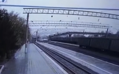 VIDEO: Cầu sập lên tuyến đường sắt dài nhất thế giới tại Nga