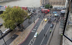 Cảnh sát London dùng robot dò bom gần Quốc hội Anh