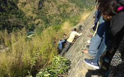 Xe buýt lao xuống vách núi, 27 người thương vong
