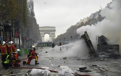 Thủ đô Paris hỗn loạn vì biểu tình phản đối tăng giá nhiên liệu