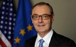 Mỹ “âm thầm” hạ cấp tư cách ngoại giao của Đại sứ EU?