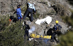 Máy bay rơi ở Pháp: Thi thể không nguyên vẹn, phi công đòi kiện