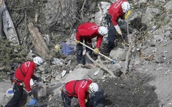 Nhận diện 2.800 mảnh thi thể, khám xét bác sĩ của cơ phó Germanwings