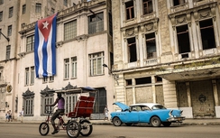 Lần đầu dân Mỹ "ngồi nhà" mua vé máy bay sang Cuba