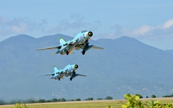 Cận cảnh "đôi cánh ma thuật" của cường kích Su-22 Việt Nam