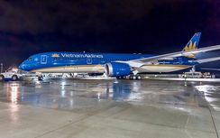 Boeing 787-9 Dreamliner đầu tiên của Vietnam Airlines bay trình diễn tại Pháp