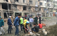 Người nhà than khóc tìm thi thể nạn nhân vụ nổ ở Hà Đông