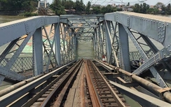 TCT Đường sắt thông tin chính thức vụ sà lan đâm sập cầu Ghềnh