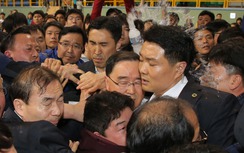 Thủ tướng Hàn Quốc bị phụ huynh nạn nhân chìm phà tấn công