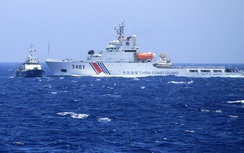 Tàu CSB Việt Nam trong vòng vây tàu hộ vệ tên lửa