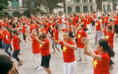 Hoa hậu biển Nguyễn Thị Loan nhảy Flashmob "Khát Vọng Biển Đông"