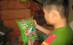 Phát hiện hơn chục tấn bánh kẹo, ô mai Trung Quốc không nguồn gốc