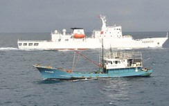 Tắt đèn, thả tàu trôi "bẫy" tàu cá Việt Nam