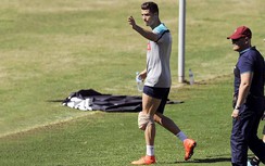 NÓNG: Ronaldo tái phát chấn thương