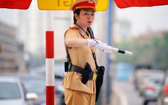 Một ngày của nữ CSGT xinh đẹp đứng chốt phía Nam Hà Nội