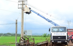 Đắk Lắk: Đang khắc phục 9 trụ điện bị gãy do gió lốc