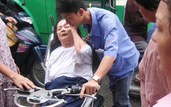 Xe buýt tông cụ bà 70 tuổi đi xe lăn bất tỉnh