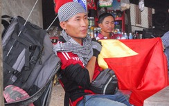 Thầy giáo trẻ đi bộ xuyên Việt gây quỹ giúp con em ngư dân
