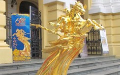 Giới thiệu tượng vàng Thánh Gióng trước Nhà hát Lớn Hà Nội
