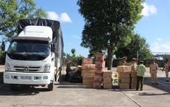 CSGT Thanh Hóa bắt giữ 1 xe tải chở đầy hàng lậu