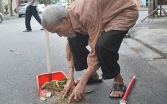 Lưng còng, má hóp vẫn cần mẫn quét đường