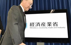 Tân Bộ trưởng Kinh tế Nhật dính bê bối chi tiêu vào quán bar