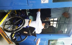 TPHCM hỗ trợ người khuyết tật đi xe buýt