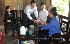 Thăm hỏi, tặng quà gia đình nạn nhân TNGT tại Yên Bái, Lào Cai