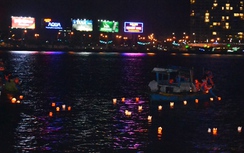 Thả hoa đăng trên sông Hàn tưởng niệm các nạn nhân tử vong do TNGT