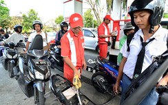 Indonesia bất ngờ tăng giá xăng 30%