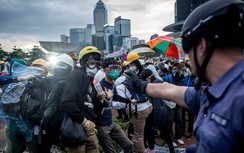 Cận cảnh đụng độ gay gắt giữa người biểu tình và cảnh sát Hong Kong