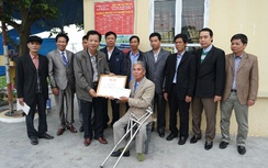Công đoàn VNR tặng bằng khen cho Hiệp sỹ giao thông Nguyễn Văn Xá