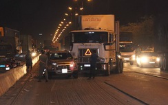 Hai vụ tai nạn xảy ra cùng một chỗ trên Xa lộ Hà Nội