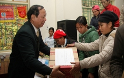 Vinamotor tặng quà cho 100 hộ nghèo tỉnh Bắc Kạn
