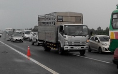 Ùn tắc kéo dài 5 tiếng trên cao tốc TPHCM - Trung Lương