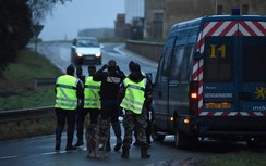 Vụ xả súng tại Pháp: Hai nghi phạm trộm xe Peugeout, bắt cóc con tin