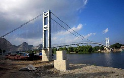 Một nhà thầu không thể đảm bảo tiến độ xây dựng 186 cầu treo
