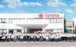 Toyota tặng xe, thiết bị và học bổng cho sinh viên Việt Nam