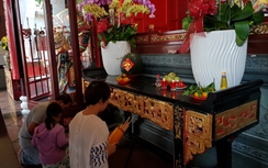 Người Sài Gòn nô nức đi chùa xin lộc ngày vía Thần Tài