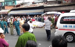 Một phụ nữ chết thảm sau khi bị xe tải kéo lê 10m