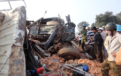 Đắk Lắk: Hai xe tải đâm trực diện, 7 người thương vong