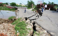 Cấm tàu thuyền qua cầu phao sông Hóa 12 ngày