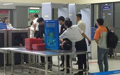 Lại chuyện nhân viên vệ sinh “cầm nhầm đồ” của khách ở sân bay