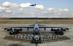 Mỹ triển khai "pháo đài bay" B-52 chống IS