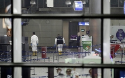 Hiện trường hỗn loạn vụ đánh bom sân bay Thổ Nhĩ Kỳ