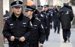 Cảnh sát Trung Quốc đông bất thường trước Đại sứ quán Philippines