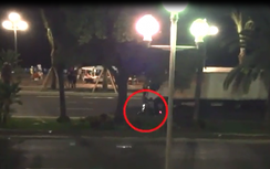Video: Người hùng lái mô tô xả thân ngăn xe tải khủng bố Nice
