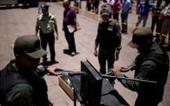 Nỗ lực hòa bình, Venezuela nghiền nát 2.000 khẩu súng
