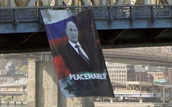 Chân dung Tổng thống Putin bất ngờ xuất hiện giữa New York