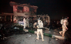 Hiện trường hoang tàn vụ IS đánh bom khiến gần 100 người thiệt mạng